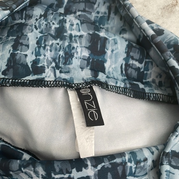 EUC Onzie sz medium blue abstract workout leggings yoga - Picture 3 of 3